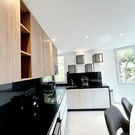 4 Pieces Luxueux Apartmán *
