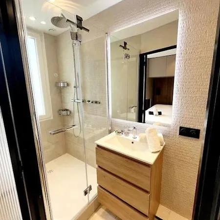 4 Pieces Luxueux Apartmán *